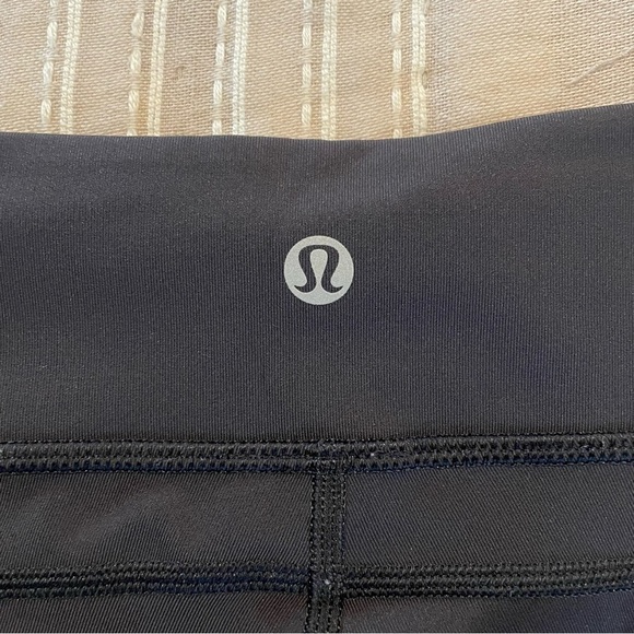 Lululemon Black Cut Out Mid Rise Crop 19” Activewear Workout Leggings 6 - Picture 5 of 9